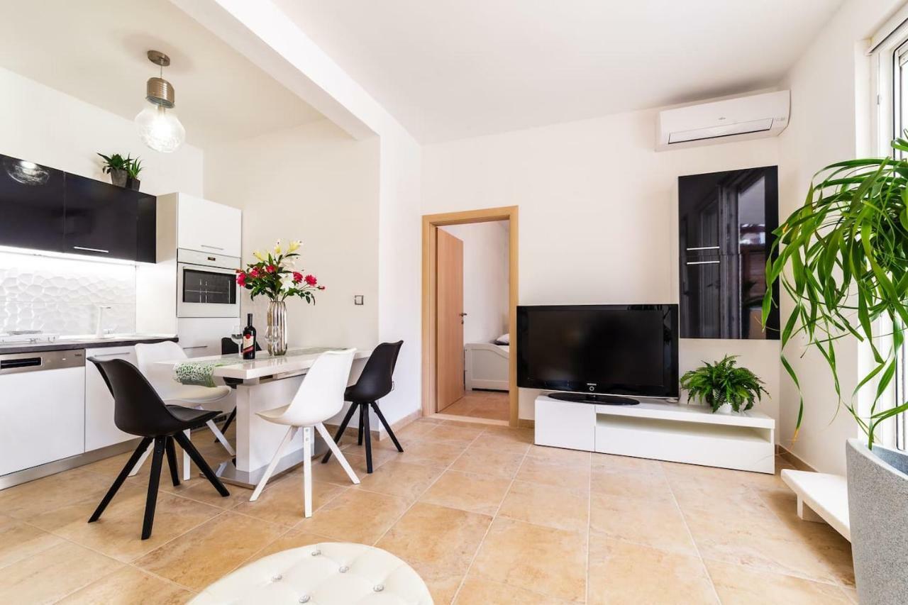 Ln New Apartment สปลิท ภายนอก รูปภาพ